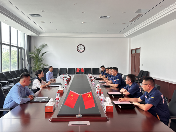 山東力克國際貿(mào)易有限公司到集團(tuán)所屬交通工程公司進(jìn)行洽談交流256.png