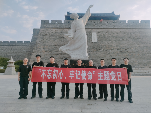 諸城守押大隊黨支部超然臺黨性教育基地開展“不忘初心、牢記使命”現(xiàn)場教學(xué)活動405.png